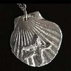 J4 Clam and Starfish Pendant (pewter)