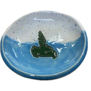 Plate with Labrador map